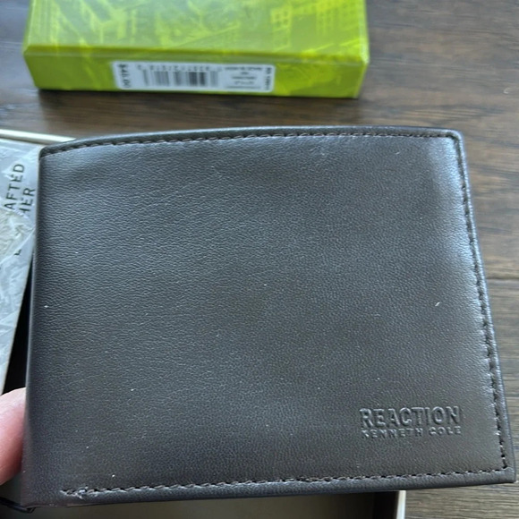 Reaction Kenneth Cole Genuine Leather Brown Wallet/Card/ID/bill holder, slim fit - Picture 2 of 8